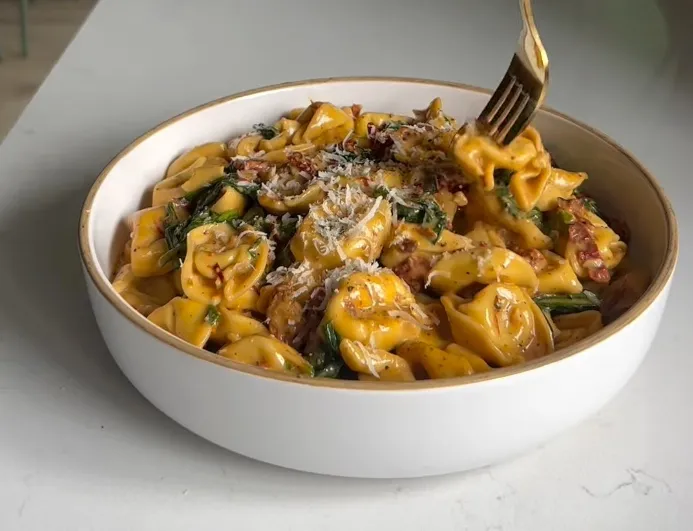 Image for Cremige Tortellini mit Spinat und getrockneten Tomaten