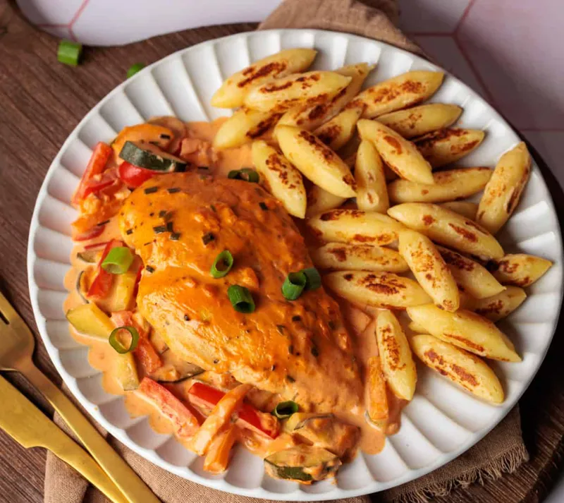 Image for Hähnchenbrust in Frischkäsesoße mit Paprika und Zucchini